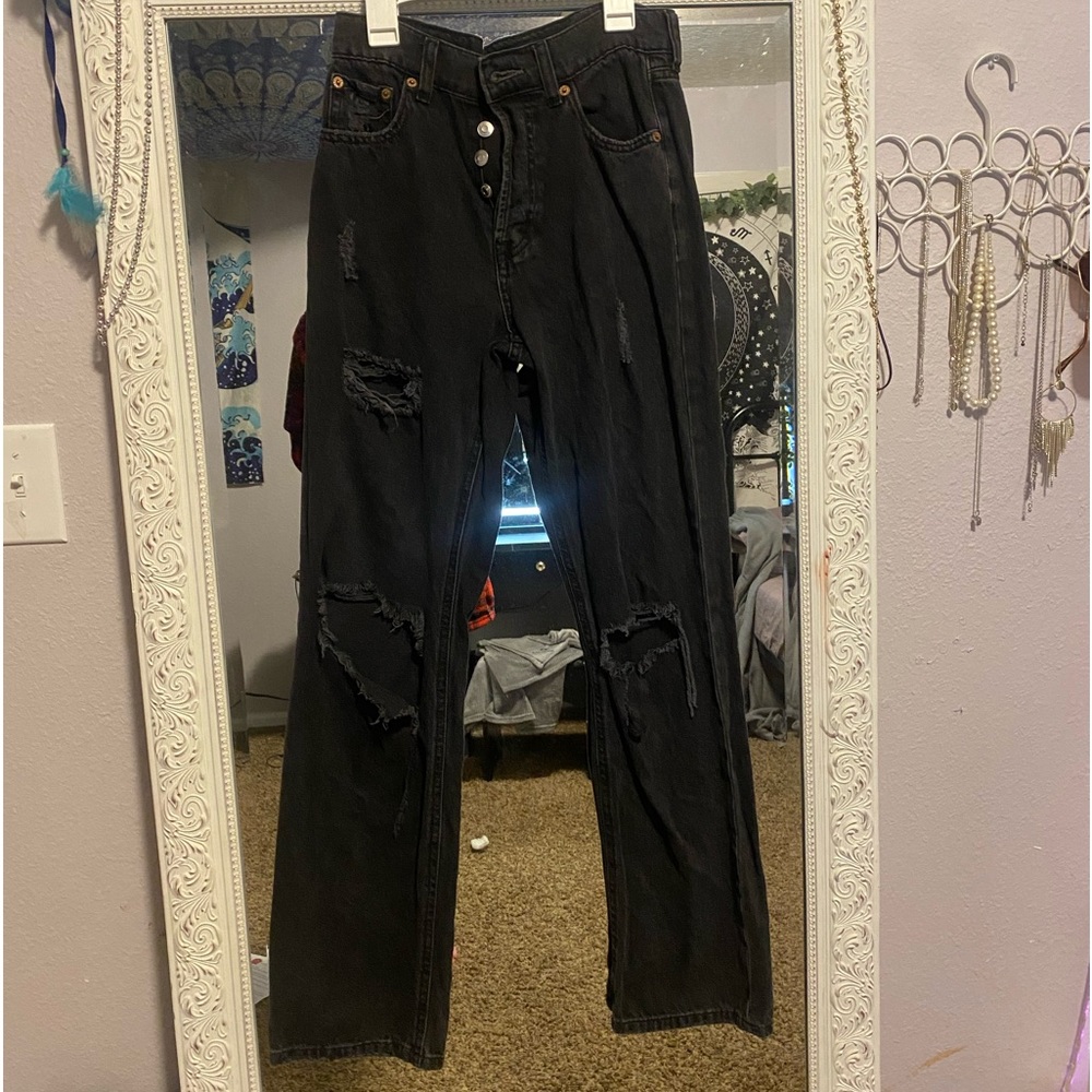 Aèropostale 90’s baggy black distressed/ripped jeans.